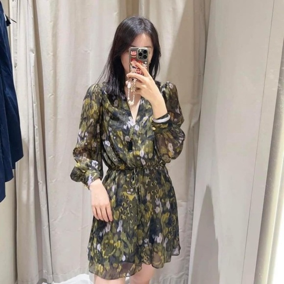 ZARA BLOGGERS’ FAVORITE PRINTED DRESS ZW COLLECTION - Picture 7 of 16